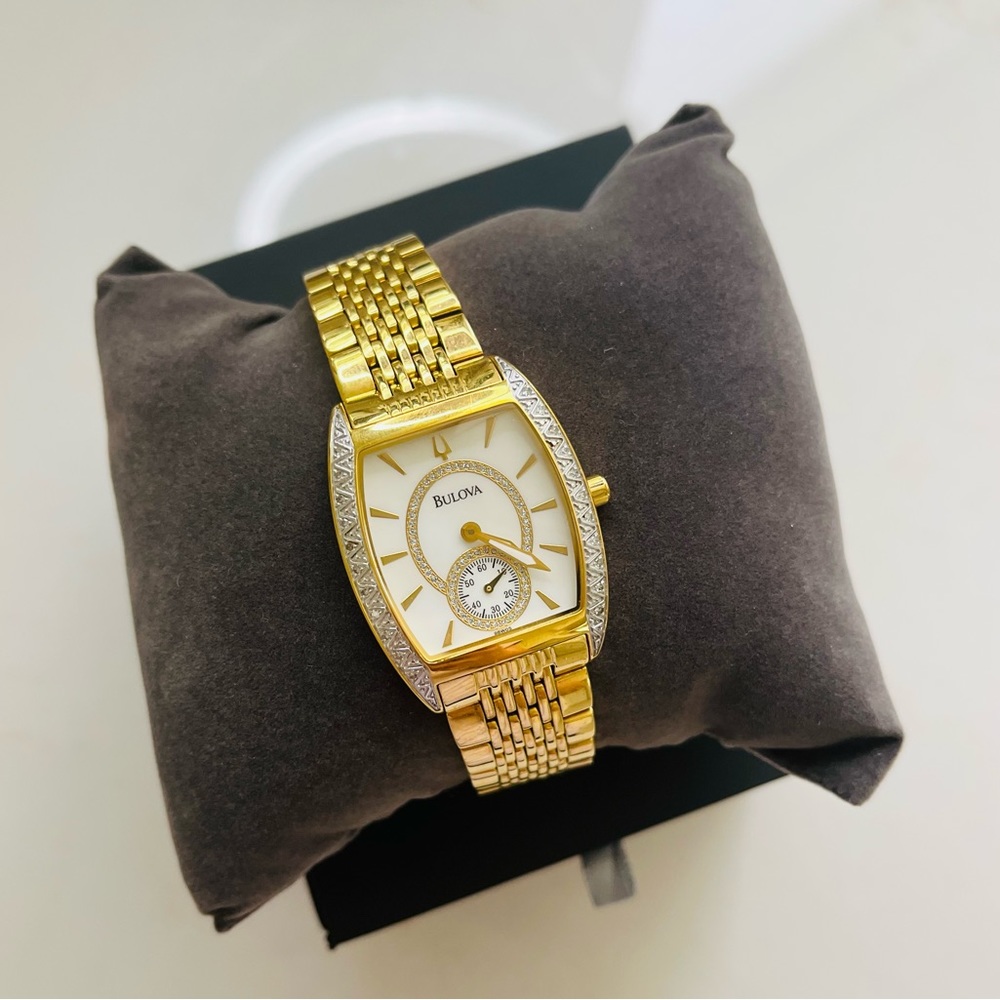 Bulova Women's Swiss 22 Diamonds
Watch Gold Tone with Box